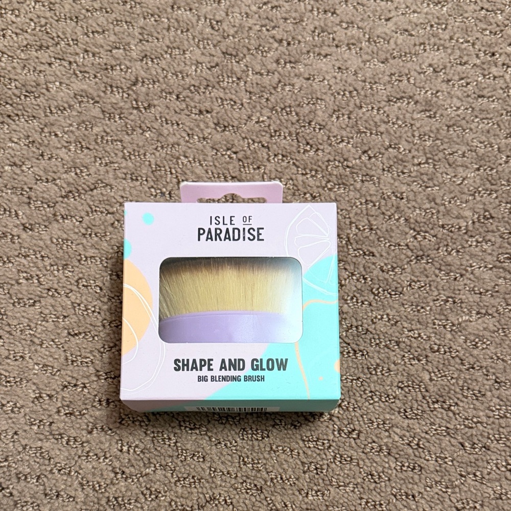 NIB Isle of Paradise Shape and Glow Brush